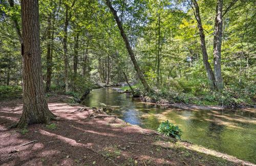 Brodheadsville House | 16 Mi to Ski Slopes! Creekside Poconos Cottage