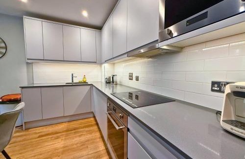 Nine Elms Apartment | 1600ft 2Bed 3Bath near Battersea Power Station, Private Gated & AC, 1000MB Fast Internet speed