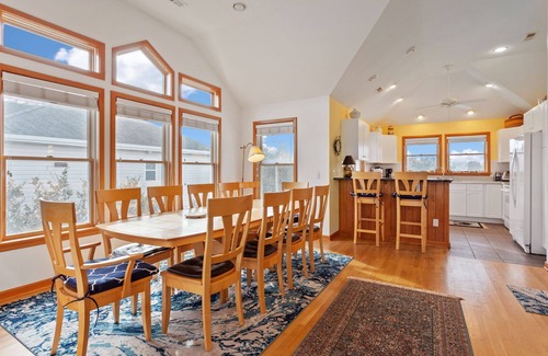 Buck Island House | 1606 Jouhara *6 bedrms*Hot Tub*4 Min Walk to Beach