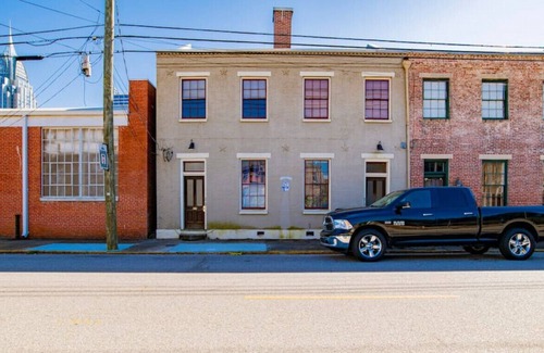 Central Business District Apartment | 161 State St Unit B (Upstairs ) · Downtown Superstar Duo! 2 bed + 2 bath! 1100SQ FT