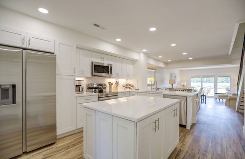 South Beach Villa | 1625 Port Villas: Water Views, Dock and Steps to the Salty Dog - Free Bikes