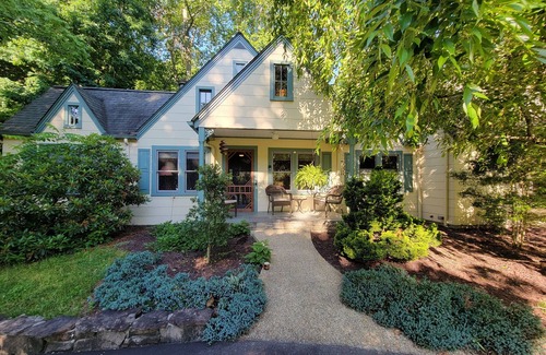 Franklin House | 1660 Guest House; Waterfall, Creek, Large Deck, Fire Ring