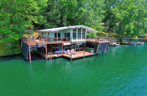 Killen House | 169 PONTOON BOAT AVAILABLE/RIGHT OVER THE LAKE!