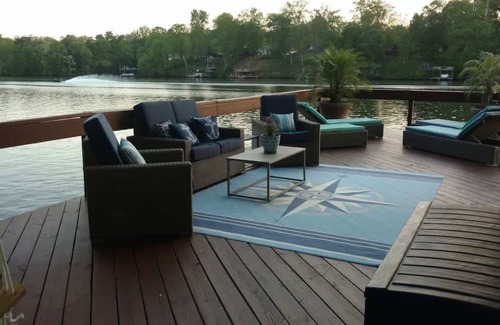 Killen House | 169 PONTOON BOAT AVAILABLE/RIGHT OVER THE LAKE!