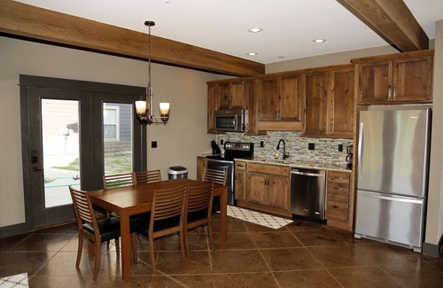 Indian Point House | #17 - 7 Bedroom (Antlers Resort)