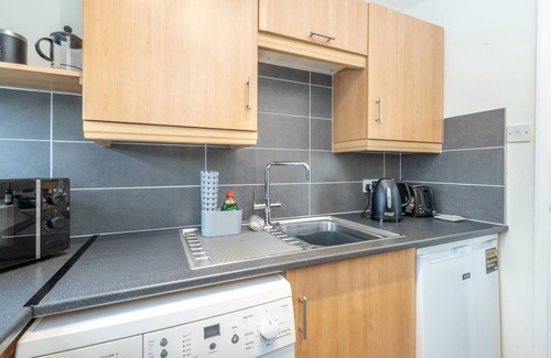 Aldeburgh Cottage | 17 Britten Close - sleeps 2 guests in 1 bedroom