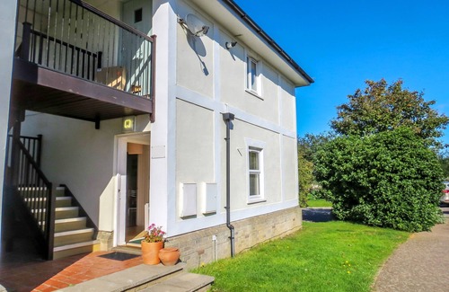 Aldeburgh Cottage | 17 Britten Close - sleeps 2 guests in 1 bedroom
