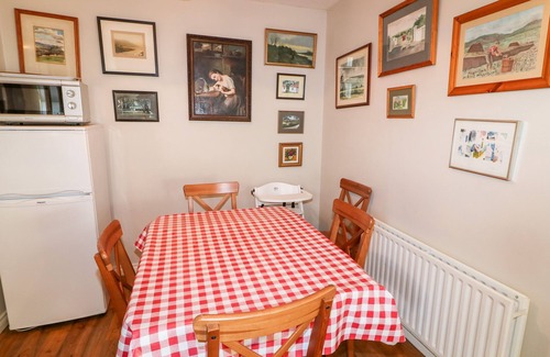 Omagh Cottage | 17 BUNINVER ROAD, pet friendly, character holiday cottage in Gortin