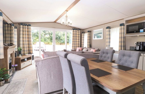 Hopton Cottage | 17 CASTLE WALK, pet friendly, with a garden in Burgh Castle