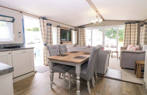 Hopton Cottage | 17 CASTLE WALK, pet friendly, with a garden in Burgh Castle