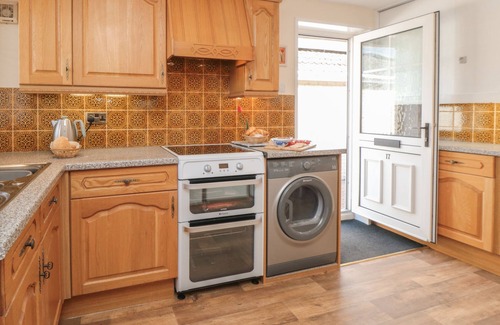 Pickering Cottage | 17 COSTA WAY, pet friendly, country holiday cottage in Pickering