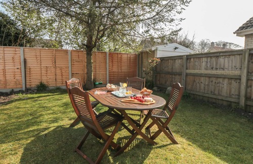 Pickering Cottage | 17 COSTA WAY, pet friendly, country holiday cottage in Pickering
