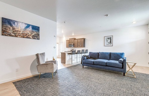 Aurora House | 17 Mi to Denver Zoo: Family-Friendly Aurora Home