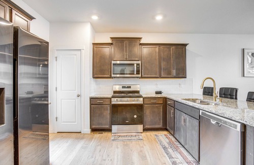 Aurora House | 17 Mi to Denver Zoo: Family-Friendly Aurora Home