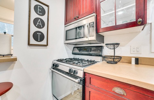 Bay Harbor House | 17 Mi to Nubs Nob: Cozy Home w/Fireplace