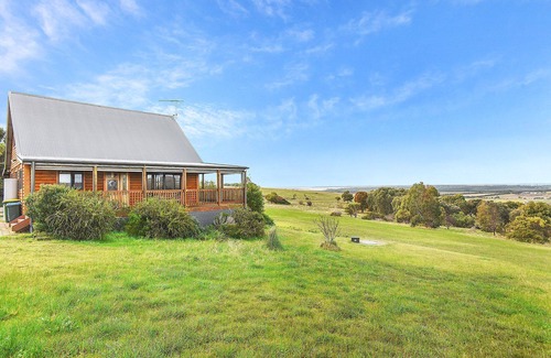 Currency Creek House | 17 Nash Court - Immerse Yourself in Nature