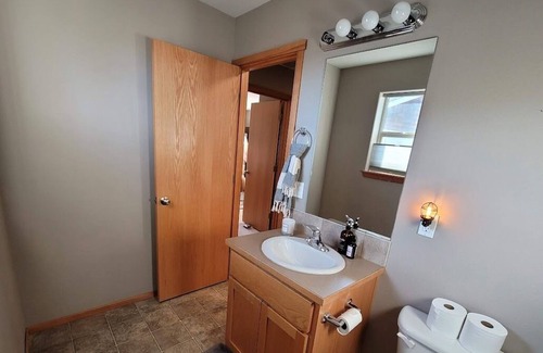 Southwest Bend House | 1700ft,3bd/3bath,0.25mi to Old Mill District, AC, private fenced yard & garage