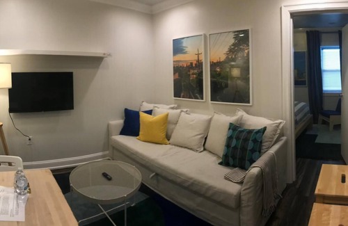 Industry Apartment | 1703 4C · Phenomenal 1bed Apt/20 min to NYC-Parking Avail.