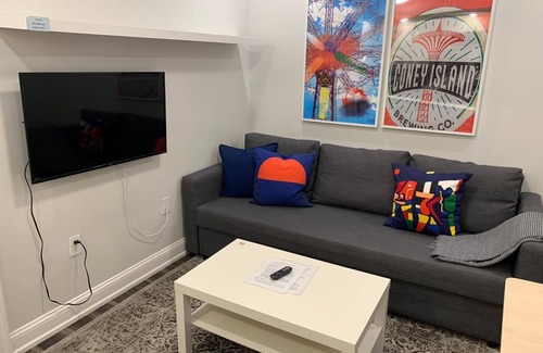Industry Apartment | 1703 5C · Artistic 1bed Apt/20 min to NYC-Parking Avail.