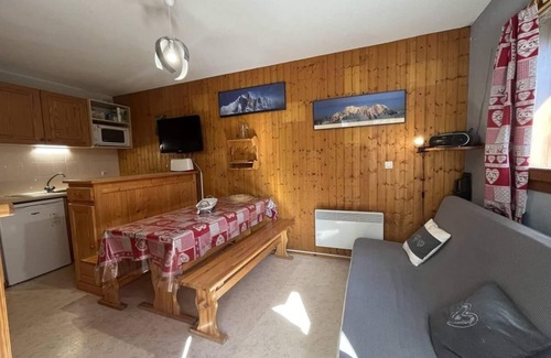 Vallandry Apartment | 170m from ski slopes, 1st floor, view building, terrace, tv, ski locker, 28m², Peisey-Vallandry