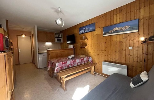 Vallandry Apartment | 170m from ski slopes, 1st floor, view building, terrace, tv, ski locker, 28m², Peisey-Vallandry