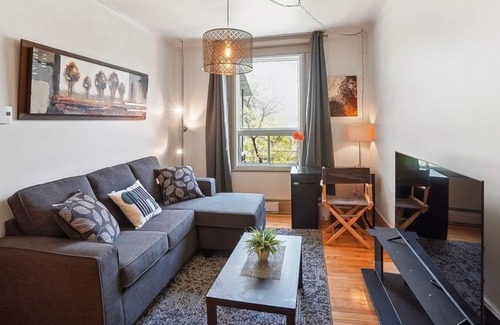 La Petite-Patrie Apartment | #171 Charming and Tastefully Furnished with 2 balconies
