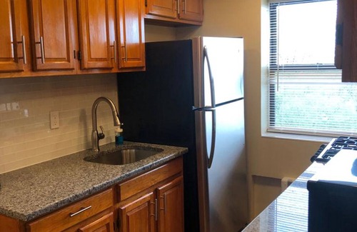 Industry Apartment | 1715 5E · Classy and Cute 2b Apt/20 min to NYC-Parking Avail
