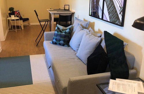 Industry Apartment | 1715 5E · Classy and Cute 2b Apt/20 min to NYC-Parking Avail