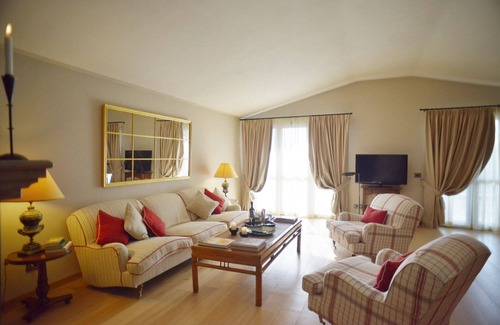 San Casciano dei Bagni Apartment | 1750 square feet, 2 bedrooms, 2 bathrooms, kitchen & living, panoramic terrace