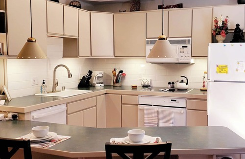 Vail Condo | 179/nt = Sept 21-26 and Sept 29 - Oct 1.Vail Village studio w/FREE parking