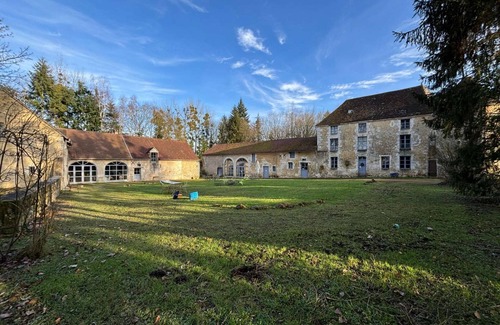 Belforet-en-Perche Villa | 17th century manor house and barns*Indoor pool*22 Pers