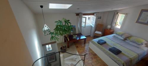 Forcalquier House | 17th Century town house in Forcalquier centre