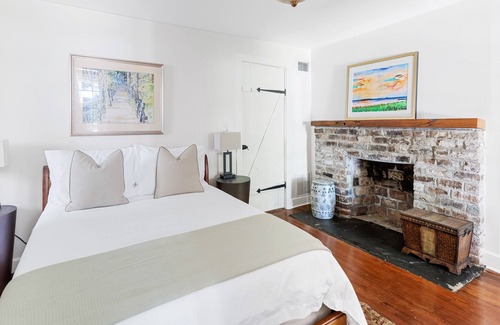 Charleston Historic District Apartment | 18 1/2 Wentworth, 1Bd/1Ba