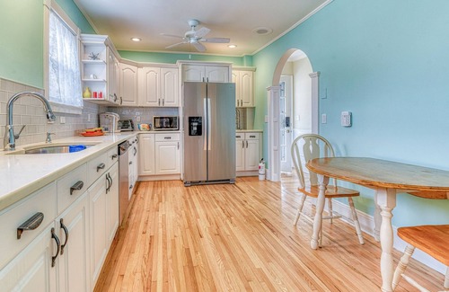 Ocean Grove House | 18 ABBOTT UPPER - 6 BEDROOM BEACH HOUSE - ONE BLOCK TO THE SEA