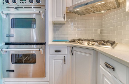 Ocean Grove House | 18 ABBOTT UPPER - 6 BEDROOM BEACH HOUSE - ONE BLOCK TO THE SEA