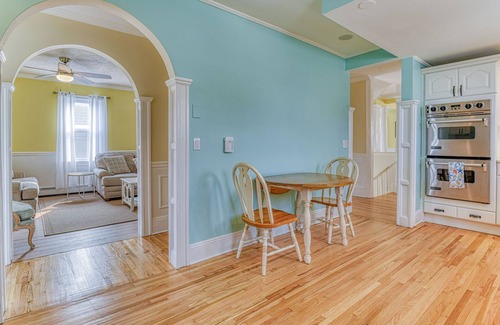 Ocean Grove House | 18 ABBOTT UPPER - 6 BEDROOM BEACH HOUSE - ONE BLOCK TO THE SEA