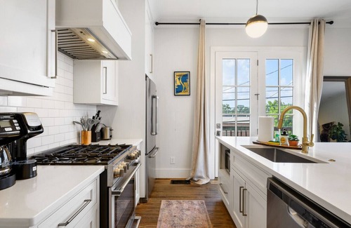 Rolling Mill Hill House | 18 Bed Downtown View Walk To Broadway