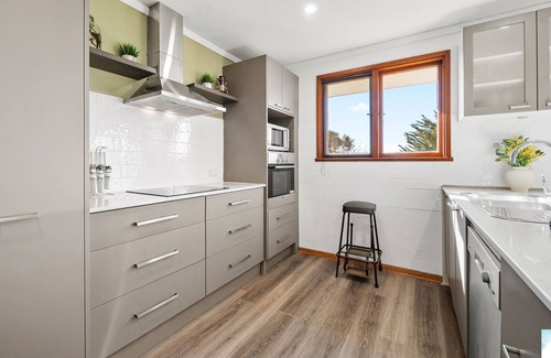 Jindabyne House | 18 Kurrajong St - 3BR l Pet Friendly l Central Location l Air-Con