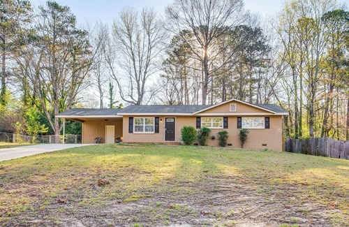 Lithia Springs House | 18 Mi to Downtown Atlanta: Quiet Home w/Fire Pit