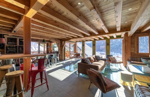 Ceillac Ski Chalet | 18-person luxury chalet