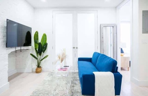 Ukrainian Village Apartment | 180-2 Cozy 2BR/1Bath East Village