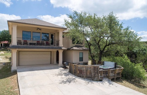 Canyon Lake Villa | 180 degree views of Canyon Lake, hot tub, sleep up to 13!