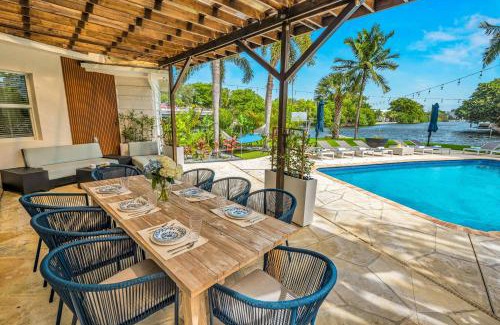 17th Street Causeway House | 180 of Waterfront Heated Pool Beach Proximity Paradise Point Key H0MES