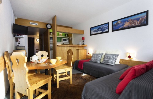 Arc-1800 Apartment | ☞ 1800 bows ● 7 people ● south facing ● snow ground ● WiFi ● Lauzières