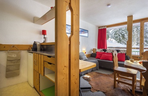 Arc-1800 Apartment | ☞ 1800 bows ● 7 people ● south facing ● snow ground ● WiFi ● Lauzières