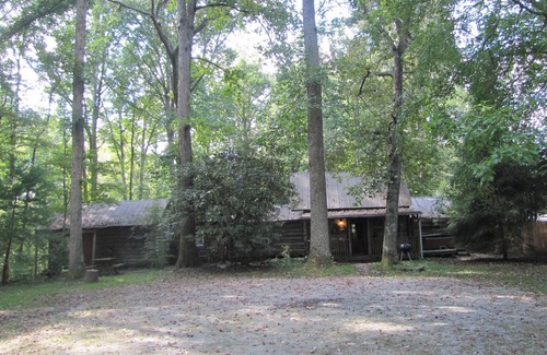 Hendersonville Cabin | 1800s Log Cabin with modern amenities conveniently located.