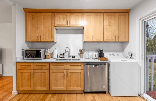 Renton House | 1803 Renton · 2b1b Sweet Suite @Renton 10 mins to SeaTac airport