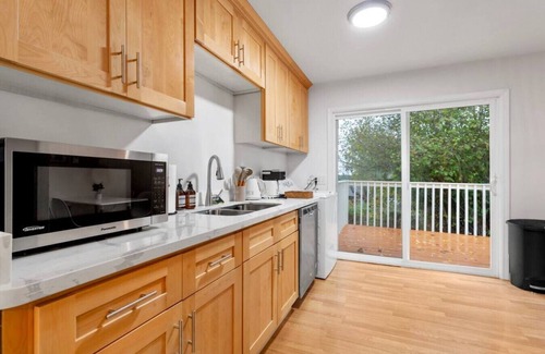 Renton House | 1803 Renton · 2b1b Sweet Suite @Renton 10 mins to SeaTac airport