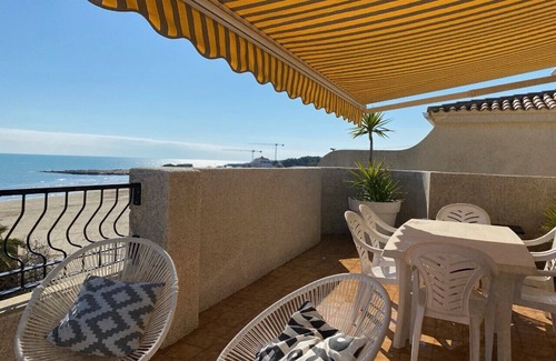 Alcossebre Apartment | 180° sea view, Front line beach Atico village center, terrace, air conditioning, swimming pool