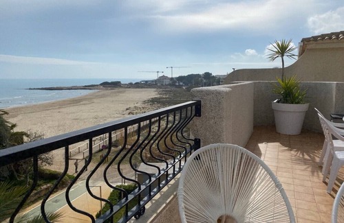 Alcossebre Apartment | 180° sea view, Front line beach Atico village center, terrace, air conditioning, swimming pool